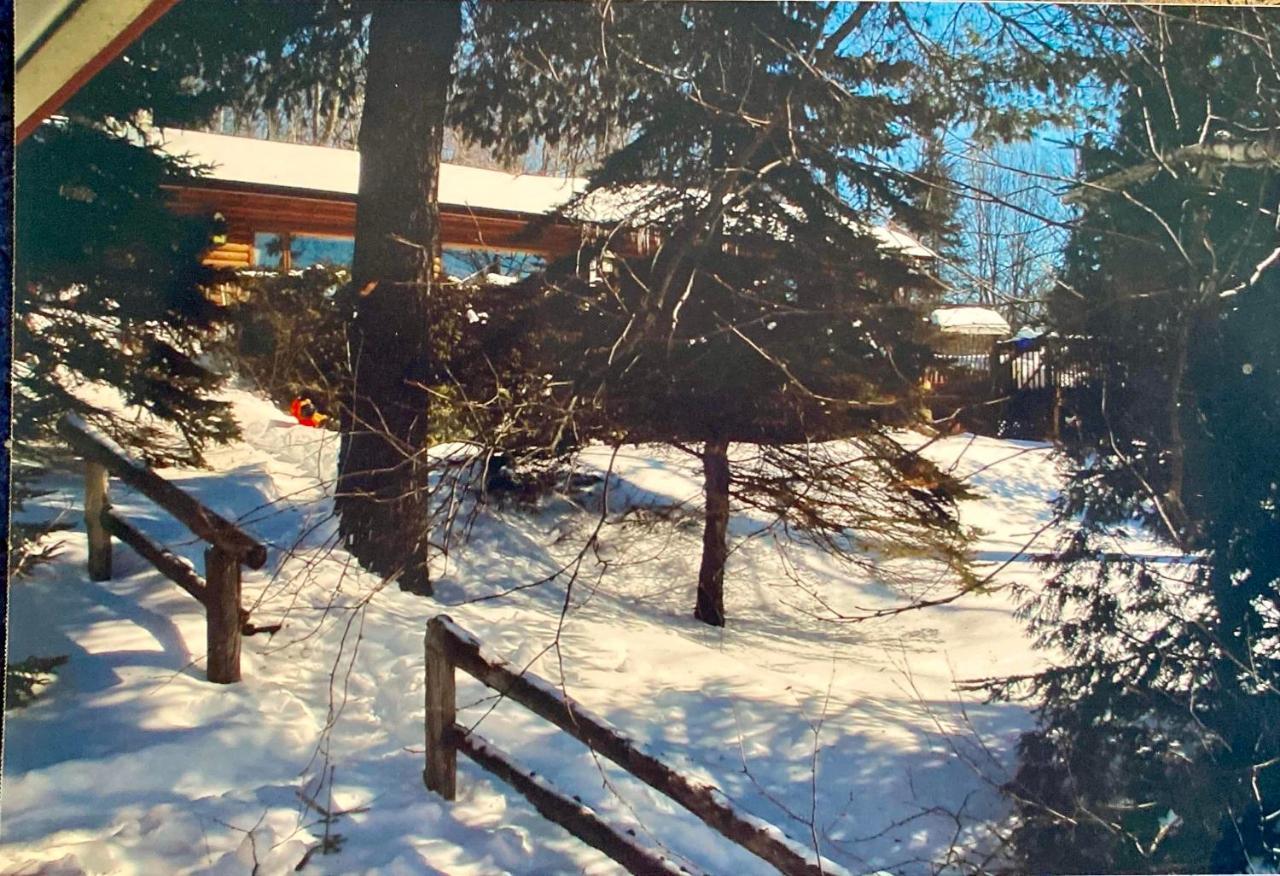 Chalet "Ici Et Maintenant, Sur Le Lac" Sainte-Marguerite-du-Lac-Masson Exterior photo