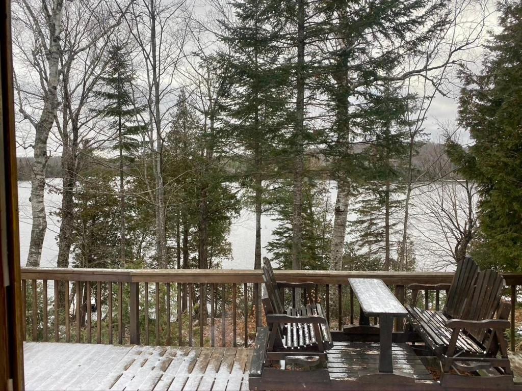Chalet "Ici Et Maintenant, Sur Le Lac" Sainte-Marguerite-du-Lac-Masson Exterior photo