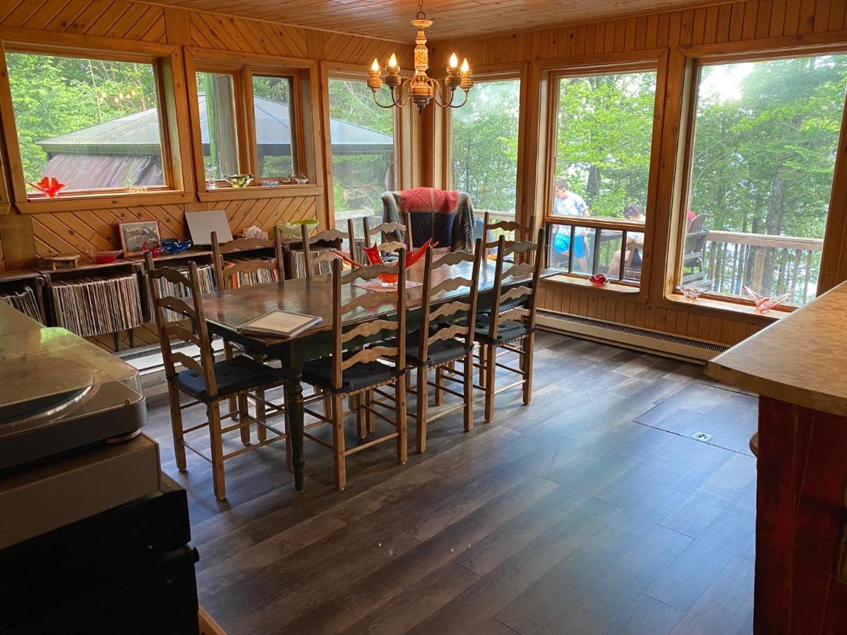 Chalet "Ici Et Maintenant, Sur Le Lac" Sainte-Marguerite-du-Lac-Masson Exterior photo